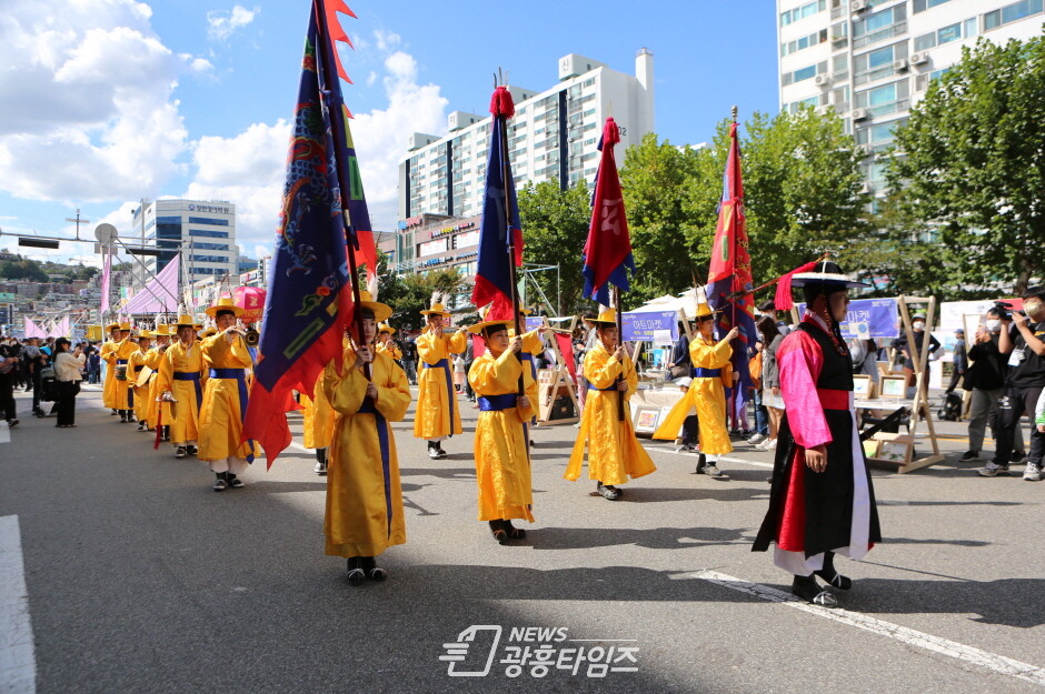 광명시 대표 축제인 ‘제30회 오리문화제’가 코로나19로 지친 시민의 마음을 위로하는 문화백신 예술축제 ‘페스티벌 광명’과 연계하며 성황리에 막을 내렸다(사진제공=광명문화원) 광명시 대표 축제인 ‘제30회 오리문화제’가 코로나19로 지친 시민의 마음을 위로하는 문화백신 예술축제 ‘페스티벌 광명’과 연계하며 성황리에 막을 내렸다(사진제공=광명문화원)