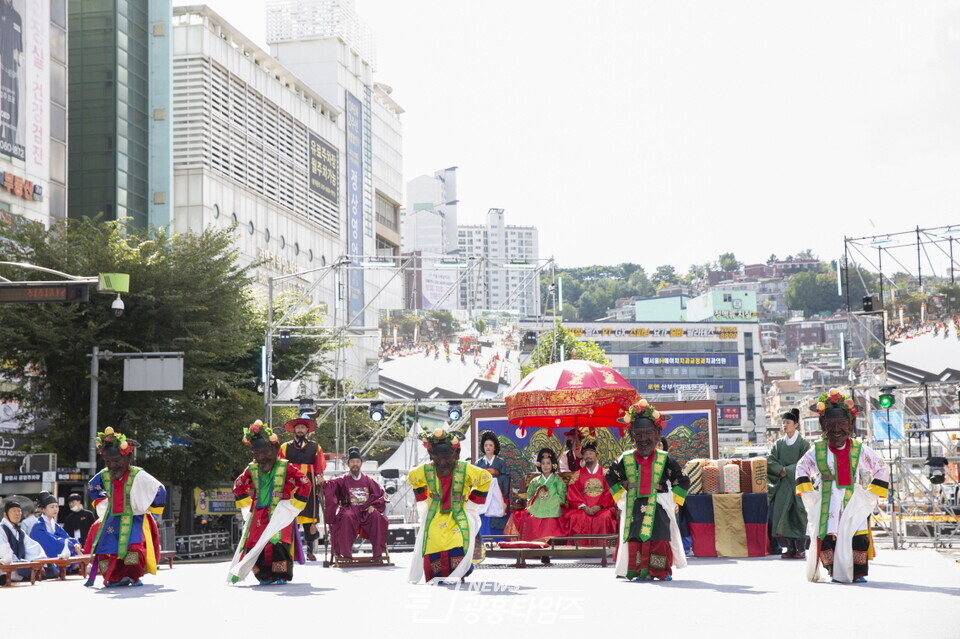 광명시 대표 축제인 ‘제30회 오리문화제’가 코로나19로 지친 시민의 마음을 위로하는 문화백신 예술축제 ‘페스티벌 광명’과 연계하며 성황리에 막을 내렸다(사진제공=광명문화원) 광명시 대표 축제인 ‘제30회 오리문화제’가 코로나19로 지친 시민의 마음을 위로하는 문화백신 예술축제 ‘페스티벌 광명’과 연계하며 성황리에 막을 내렸다(사진제공=광명문화원)