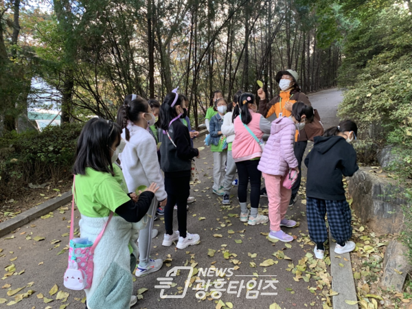 광명 안현초, 광덕산 가을풍경 생태체험활동(사진제공=안현초등학교) 광명 안현초, 광덕산 가을풍경 생태체험활동(사진제공=안현초등학교)
