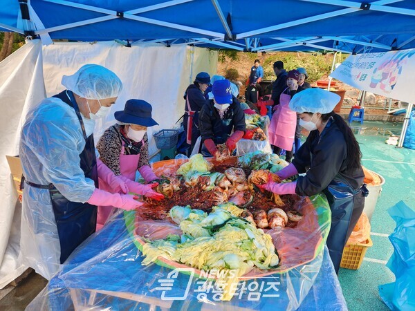 대야동, 2022 따뜻한 겨울나기 김장 나눔(사진제공=대야동 행정복지센터) 대야동, 2022 따뜻한 겨울나기 김장 나눔(사진제공=대야동 행정복지센터)
