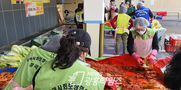 장곡동, 김장 나눔(사진제공=장곡동 행정복지센터) 장곡동, 김장 나눔(사진제공=장곡동 행정복지센터)