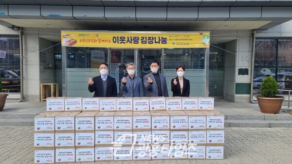 정왕1동_외국인복지센터 김장김치 전달(정왕1동 행정복지센터) 정왕1동_외국인복지센터 김장김치 전달(정왕1동 행정복지센터)