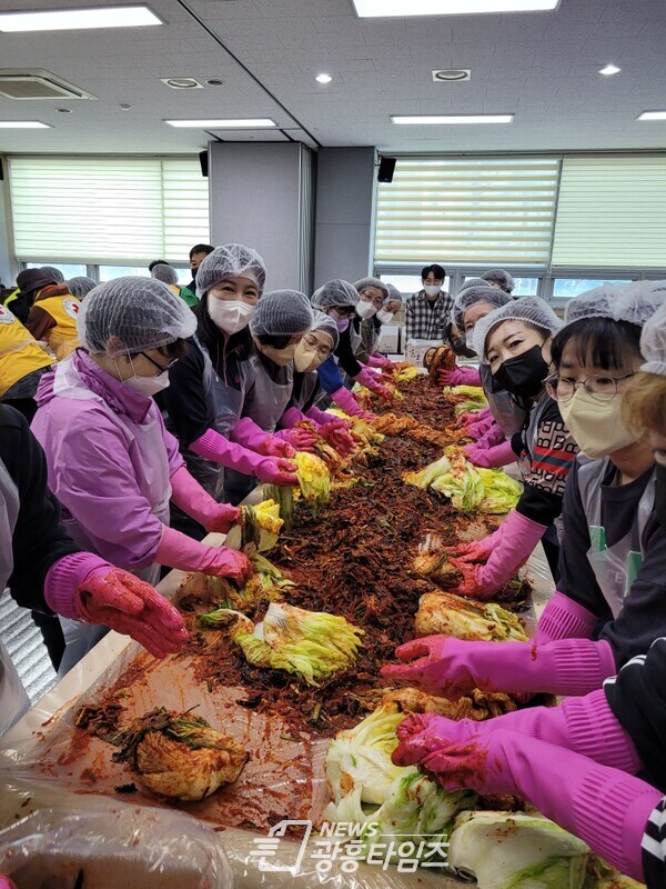 은행동_김장김치 나눔(사진제공=은행동 행정복지센터) 은행동_김장김치 나눔(사진제공=은행동 행정복지센터)