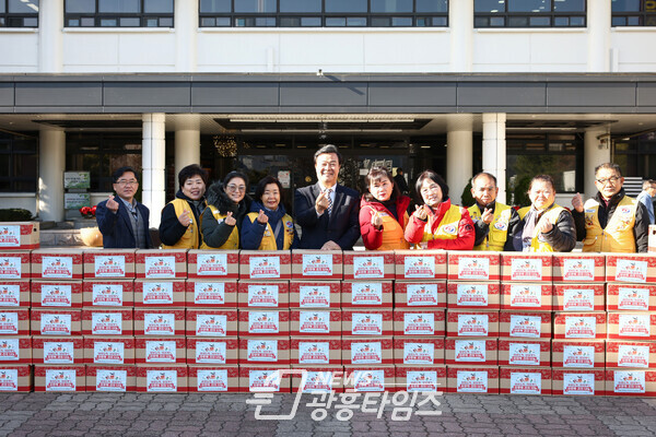 희망풍차 사랑의 김치나눔(사진제공=의왕시) 희망풍차 사랑의 김치나눔(사진제공=의왕시)