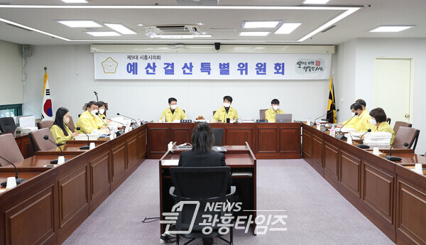 제303회 시흥시의회 제2차정례회_예산결산특별위원회(사진제공=시흥시의회) 제303회 시흥시의회 제2차정례회_예산결산특별위원회(사진제공=시흥시의회)