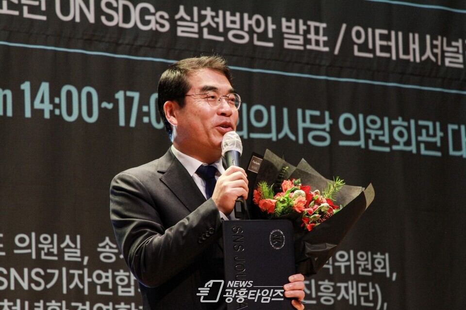 수상소감을 밝히는 양기대 의원(사진제공=양기대 의원실) 수상소감을 밝히는 양기대 의원(사진제공=양기대 의원실)