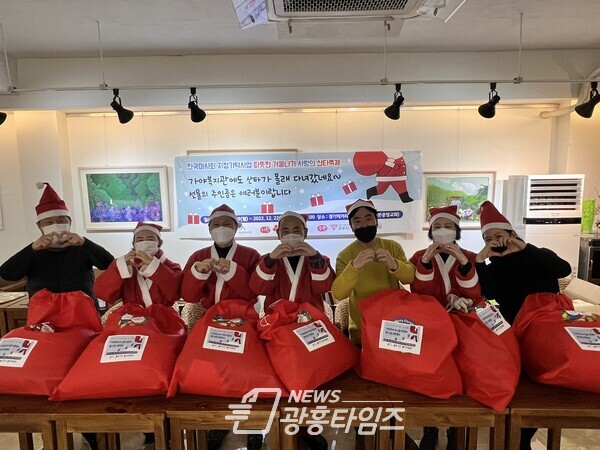 한국마사회기탁사랑의산타(사진제공=군포시) 한국마사회기탁사랑의산타(사진제공=군포시)