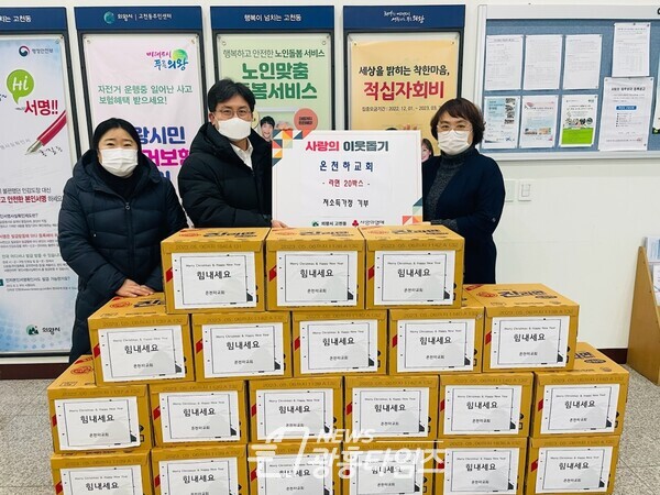온천하교회 라면기부(사진제공=고천동 주민센터) 온천하교회 라면기부(사진제공=고천동 주민센터)