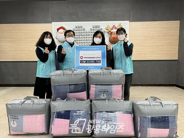 시흥시노인종합복지관-국민건강보험공단 시흥지사 후원품 전달(사진제공=시흥시노인종합복지관) 시흥시노인종합복지관-국민건강보험공단 시흥지사 후원품 전달(사진제공=시흥시노인종합복지관)