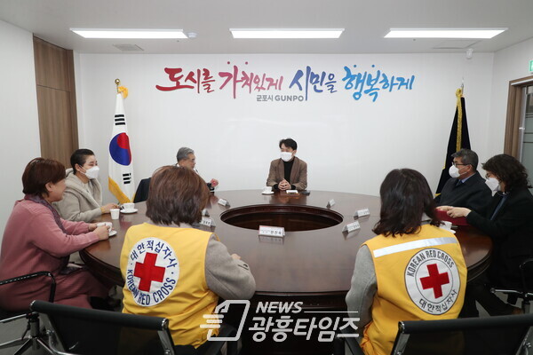 군포적십자회비납부(사진제공=군포시) 군포적십자회비납부(사진제공=군포시)