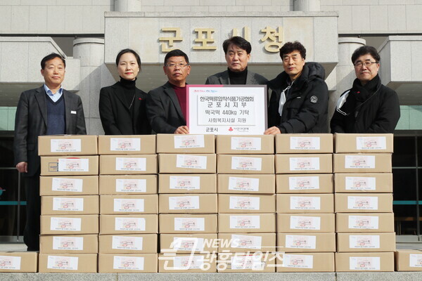 떡가공협회 떡국떡440kg기탁(사진제공=군포시) 떡가공협회 떡국떡440kg기탁(사진제공=군포시)