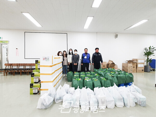 장곡종합사회복지관, 설 맞이 꾸러미 복덩이 전달(사진제공=장곡종합사회복지관) 장곡종합사회복지관, 설 맞이 꾸러미 복덩이 전달(사진제공=장곡종합사회복지관)