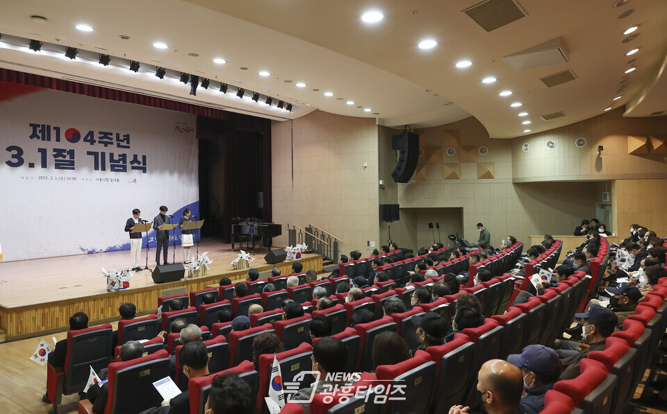시흥시는 제104주년 3.1절을 맞아 1일 오전 10시 시청 늠내홀에서 기념식을 개최했다(사진제공=시흥시)