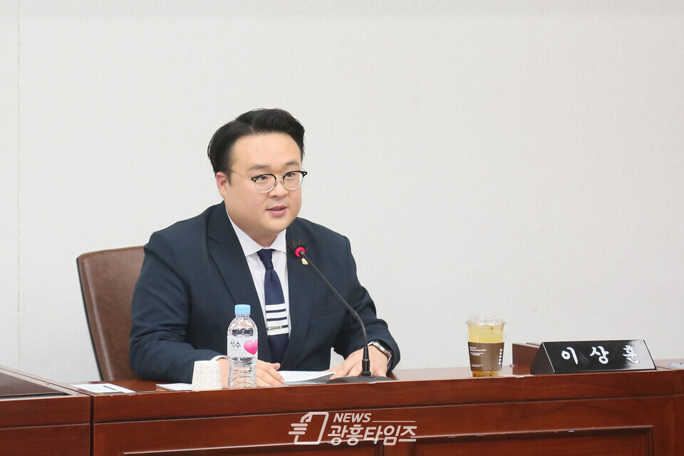 간담회를 주재하고 있는 이상훈 대표 의원(사진제공=시흥시의회)