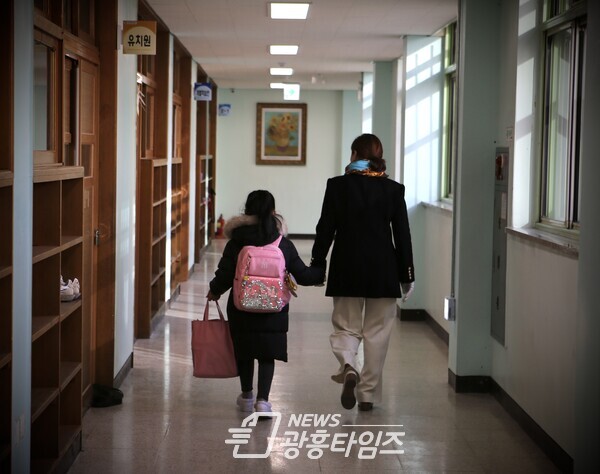 임오경 의원, 도덕초 광명중에서 개교 알리는 등교 맞이 행사 참석(사진제공=임오경 의원실)