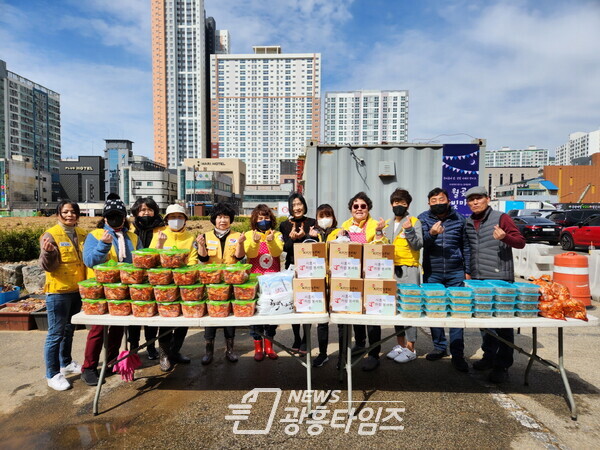 월곶동 적십자봉사회 반찬나눔 봉사실천(사진제공=월곶동 행정복지센터) 월곶동 적십자봉사회 반찬나눔 봉사실천(사진제공=월곶동 행정복지센터)