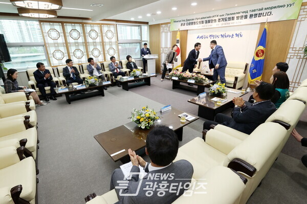 염종현 의장, 몽골 다르항올 도의회 의장 접견...보건.교육.농업 교류방안 폭넓게 논의 (사진제공=경기도의회)