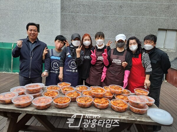 군자동 주민자치회, 반찬 나눔 봉사 펼쳐(사진제공=군자동 행정복지센터) 군자동 주민자치회, 반찬 나눔 봉사 펼쳐(사진제공=군자동 행정복지센터)