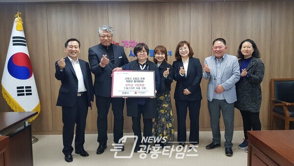 운영위원장협의회장학금기탁(사진제공=군포시) 운영위원장협의회장학금기탁(사진제공=군포시)