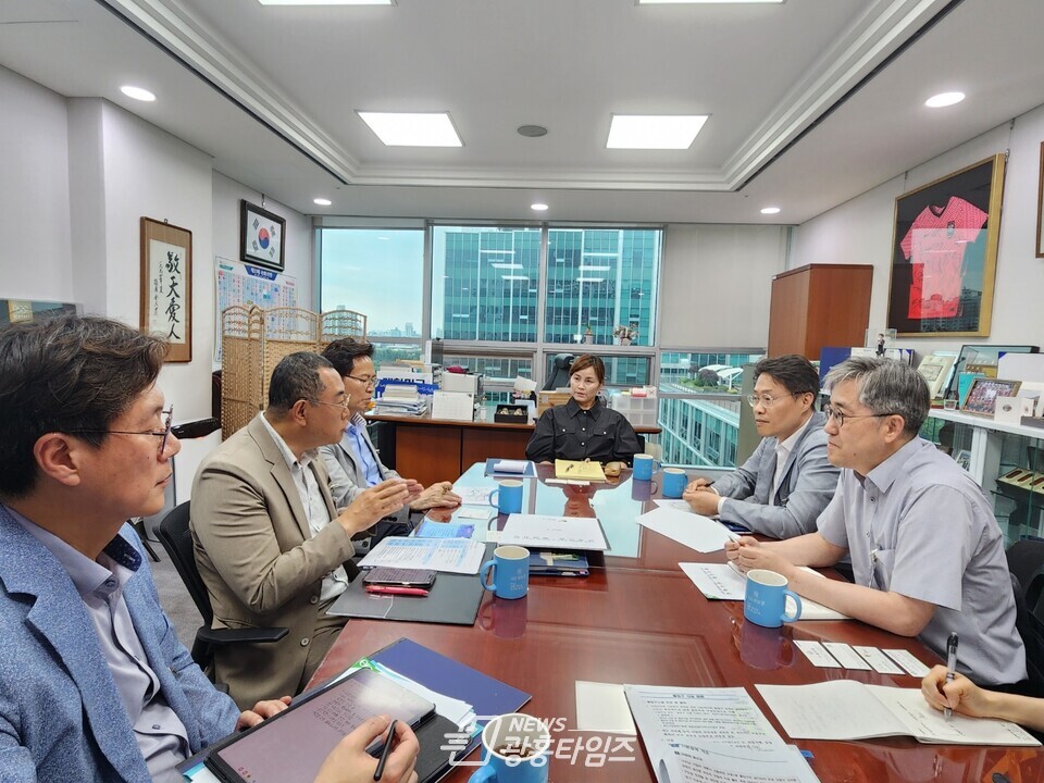 임오경 국회의원–코레일–광명시, 구일역 광명방면 출입구 신설논의 본격 추진(사진제공=임오경 의원실) 임오경 국회의원–코레일–광명시, 구일역 광명방면 출입구 신설논의 본격 추진(사진제공=임오경 의원실)
