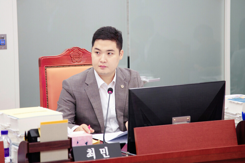 최민 의원, 특별회계도 도민혈세.. 사업 90% 세부 설명자료 제출 안하는 것 말 안돼(사진제공=경기도의회) 최민 의원, 특별회계도 도민혈세.. 사업 90% 세부 설명자료 제출 안하는 것 말 안돼(사진제공=경기도의회)