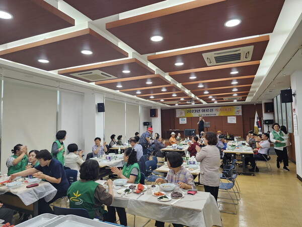 부곡동 경로잔치(사진제공=부곡동 주민센터) 부곡동 경로잔치(사진제공=부곡동 주민센터)