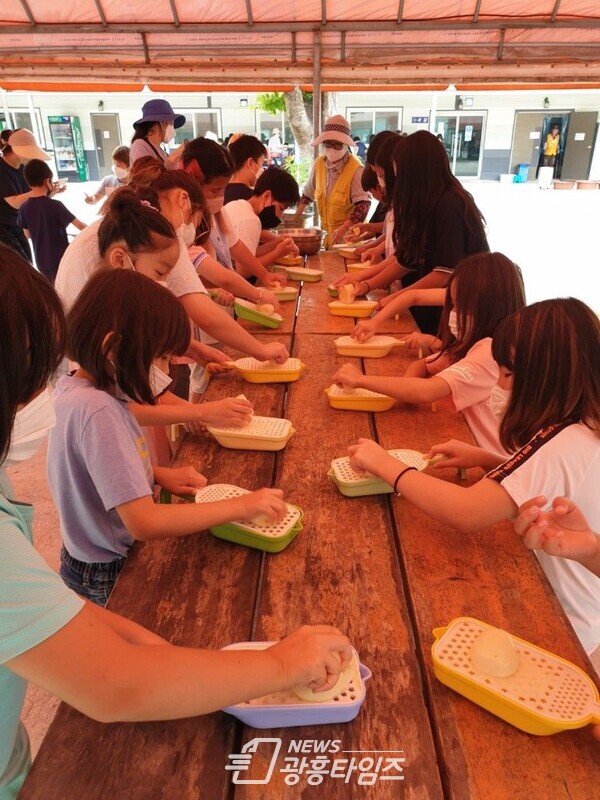 군포지역아동센터체험활동(사진제공=군포시) 군포지역아동센터체험활동(사진제공=군포시)