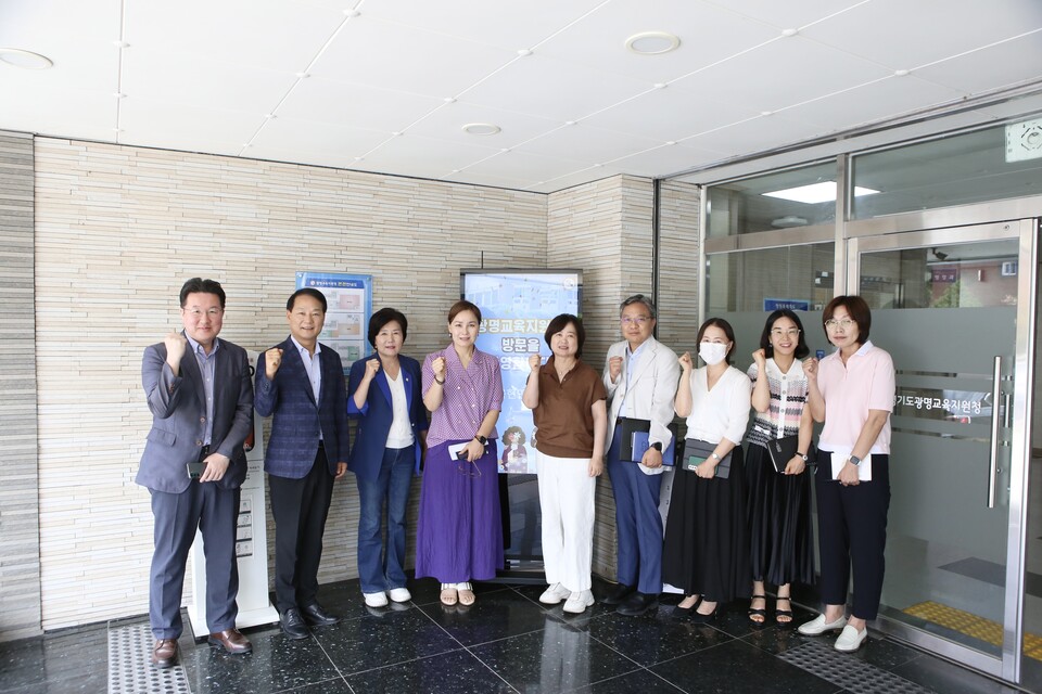 임오경 국회의원_ 광명교육지원청 교육장과 교권 보호 협의 (사진제공=임오경 의원실) 임오경 국회의원_ 광명교육지원청 교육장과 교권 보호 협의 (사진제공=임오경 의원실)