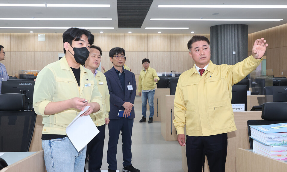 김정호 대표의원. 재난안전대책본부 방문 (사진제공=경기도의회 국민의힘) 김정호 대표의원. 재난안전대책본부 방문 (사진제공=경기도의회 국민의힘)