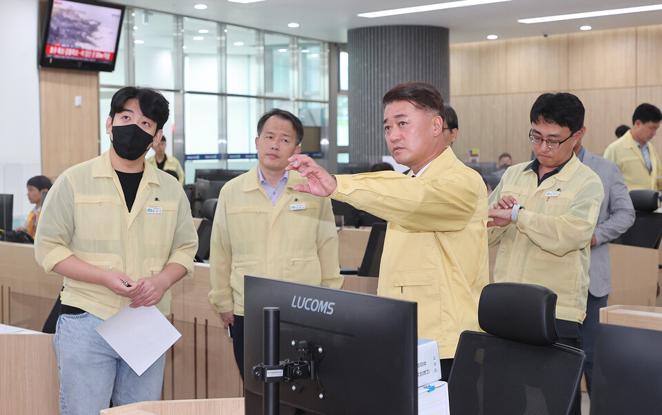 김정호 대표의원. 재난안전대책본부 방문 (사진제공=경기도의회 국민의힘) 김정호 대표의원. 재난안전대책본부 방문 (사진제공=경기도의회 국민의힘)