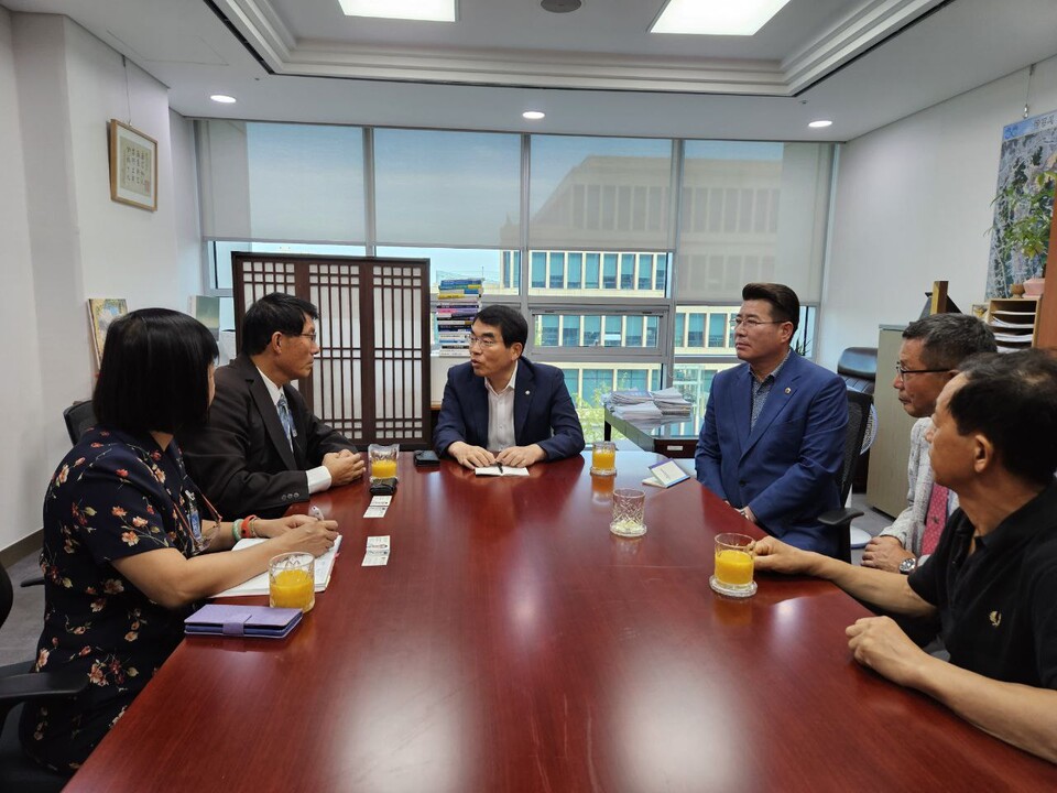 양기대 국회의원, 아시아국제마라톤연맹 회장과 대회 한국개최 지원 논의(사진제공=양기대 의원실) 양기대 국회의원, 아시아국제마라톤연맹 회장과 대회 한국개최 지원 논의(사진제공=양기대 의원실)