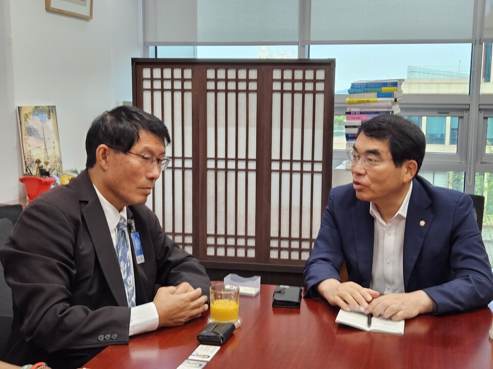 양기대 국회의원, 아시아국제마라톤연맹 회장과 대회 한국개최 지원 논의(사진제공=양기대 의원실) 양기대 국회의원, 아시아국제마라톤연맹 회장과 대회 한국개최 지원 논의(사진제공=양기대 의원실)