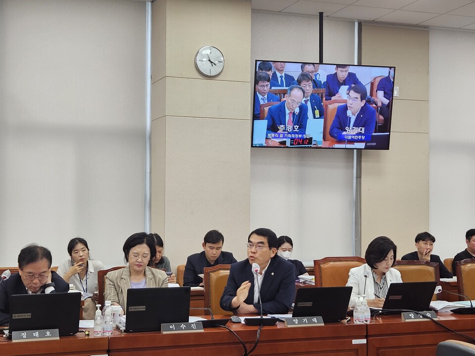 국회기재위_추경호 부총리 및 기획재정부 장관에게 광명‧시흥 3기 신도시 보상지연에 대한 특단의 대책을 촉구 하고 있는 양기대 의원(사진제공=양기대 의원실)