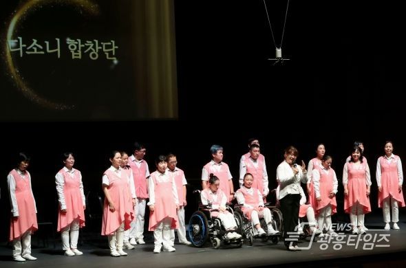 광명시는 31일 광명시 시민회관 대강당에서 6급 이상 공무원 350여 명을 대상으로 장애인식개선 교육을 진행했다