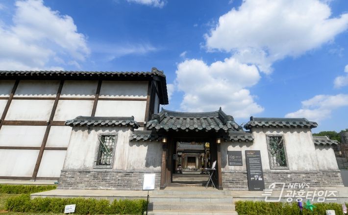 오산시 '더킹:영원의군주' 드라마세트장 가을 팝페라 공연