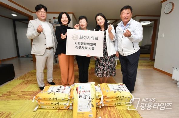 화성시의회 기획행정위원회 참석자 단체사진
