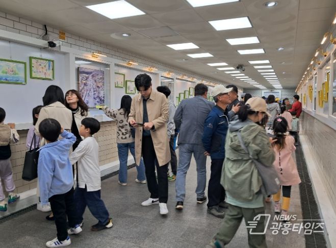 시흥시, 지하보도가 주민 문화공간으로 '은행 갤러리' 눈에 띄네