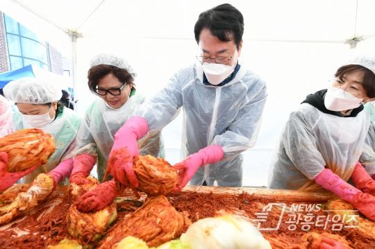 화성시 새마을회, ‘사랑의 김장나눔’으로 이웃에 따뜻함 전해