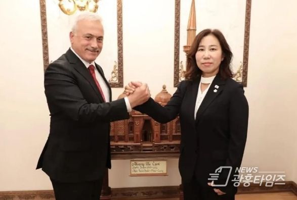 화성시의회 김경희 의장과 메흐메트 알리 악사라이 주지사