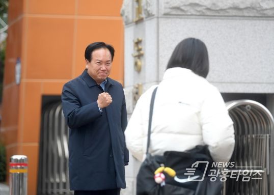 “2024학년도 수능, 오산시가 함께 응원해” 이권재 오산시장 수능 현장 방문 응원
