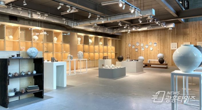 경기도자미술관 창작공방 1층_전시 및 교육 공간 전경