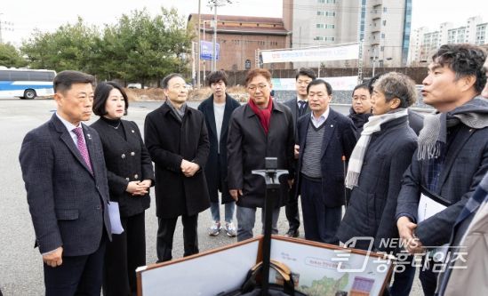 안산시의회 예산결산특별위원회 한명훈 위원장과 위원들이 12일 신안산대학교를 방문, 현장활동에 임하고 있다.