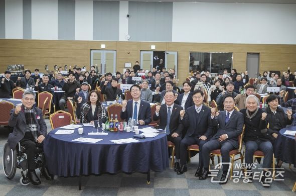 화성시의회 내외빈과 단체 사진