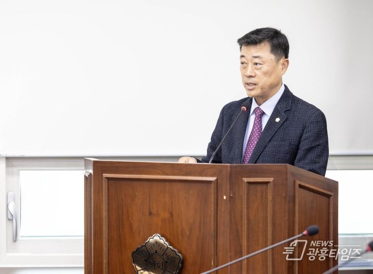 지난 제286회 제2차 정례회에서 안산시 걷기 활성화 지원 조례안에 대해 제안설명을 하고 있는 김재국 의원의 모습.