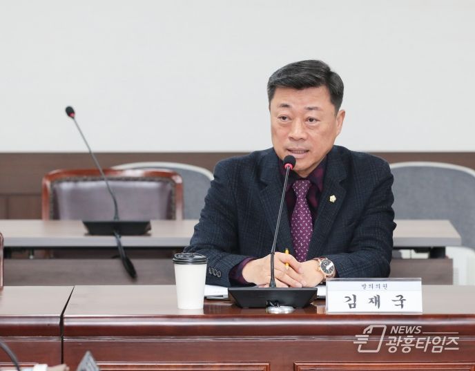 안산시 시설공사 하자관리에 관한 조례안을 대표 발의한 김재국 의원의 모습.