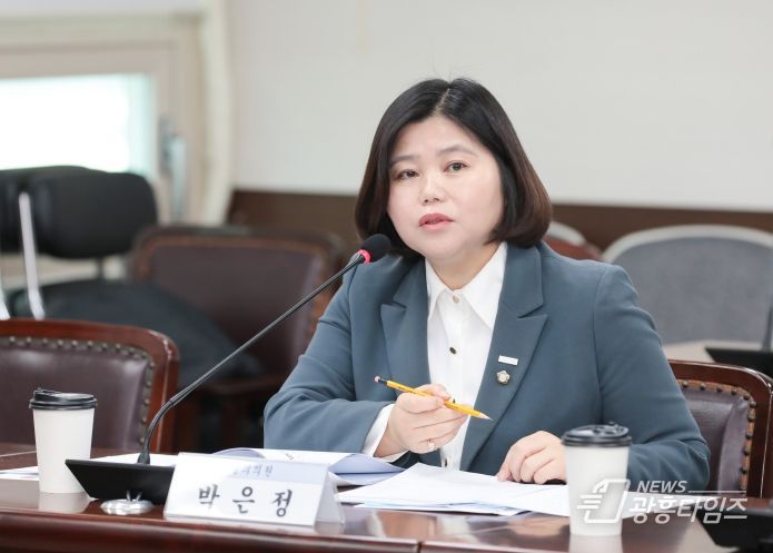 안산시 전기통신금융사기 피해 예방에 관한 조례안을 대표 발의한 박은정 의원의 모습.