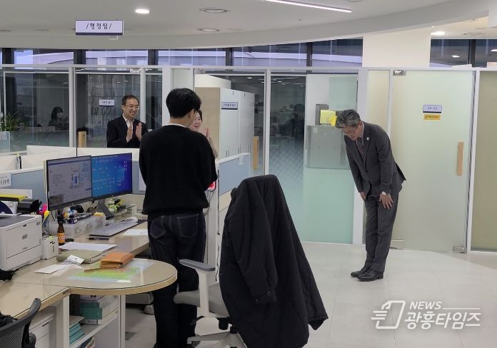 정순욱 광명시 부시장은 지난 2월 5일부터 13일까지 18개 동 행정복지센터를 차례로 방문하며 동 직원들을 격려하고 지역 현안에 직접 귀기울였다.