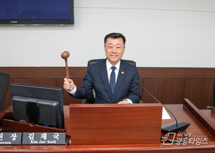 제289회 안산시의회 임시회 예산결산특별위원장에 김재국 의원이 선출됐다.