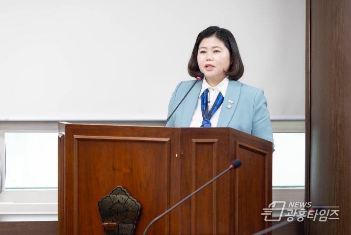 ‘안산시 응급의료 지원에 관한 조례 전부개정조례안’을 대표 발의한 박은정 의원의 모습