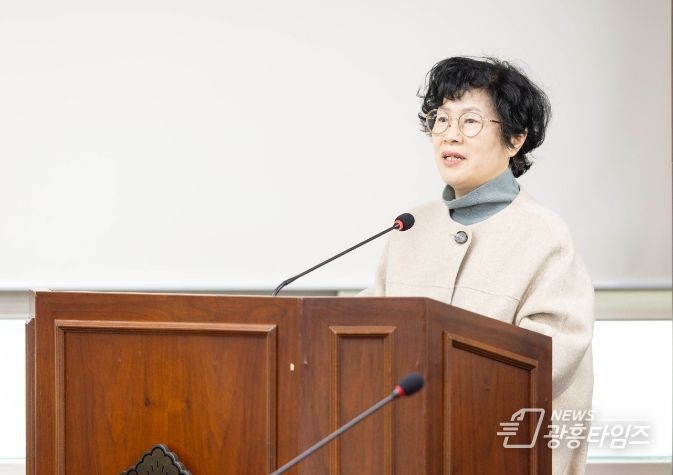 ‘안산시 경계선 지능인 평생교육 지원 조례안’을 대표 발의한 박은경 의원의 모습